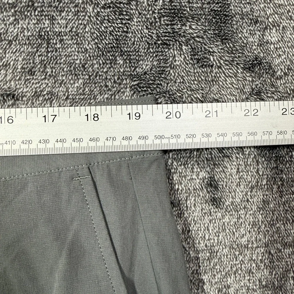 Banana Republic Shorts Size 40 Mens Gray Comfort Flat Front Stretch Wicking